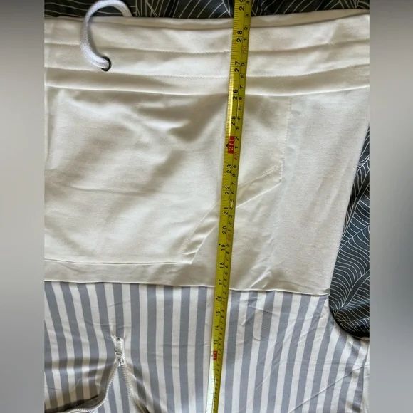 Sweater. - Picture 8 of 8